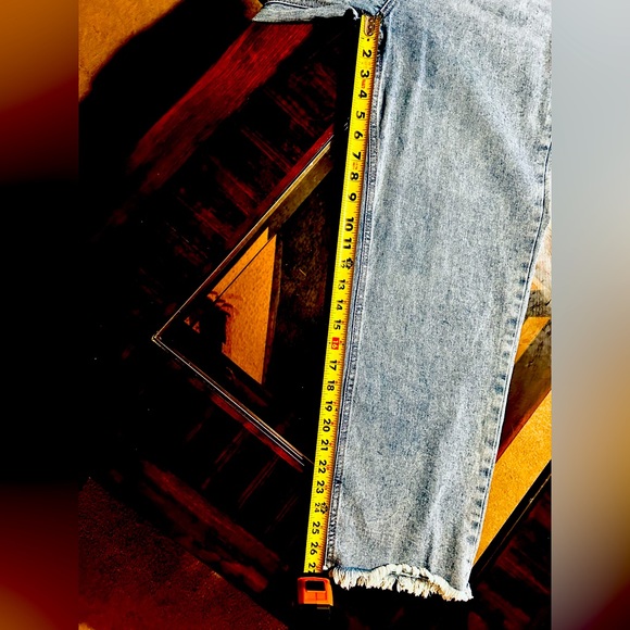 BBJ Los Angeles High rise, Cropped, Distressed Jeans MAKE ME A OFFER!!! - Picture 4 of 7